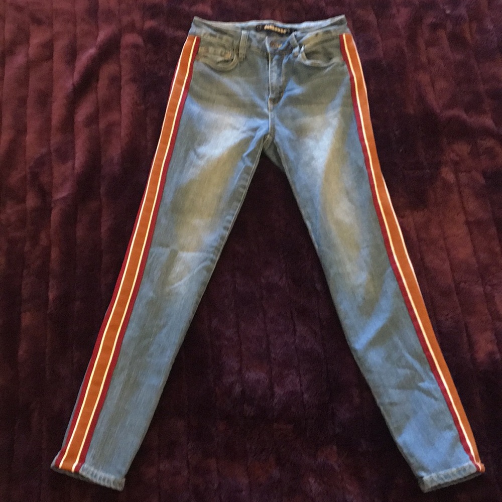 Juniors Side-trimmed Skinny Jeans - Picture 2 of 5